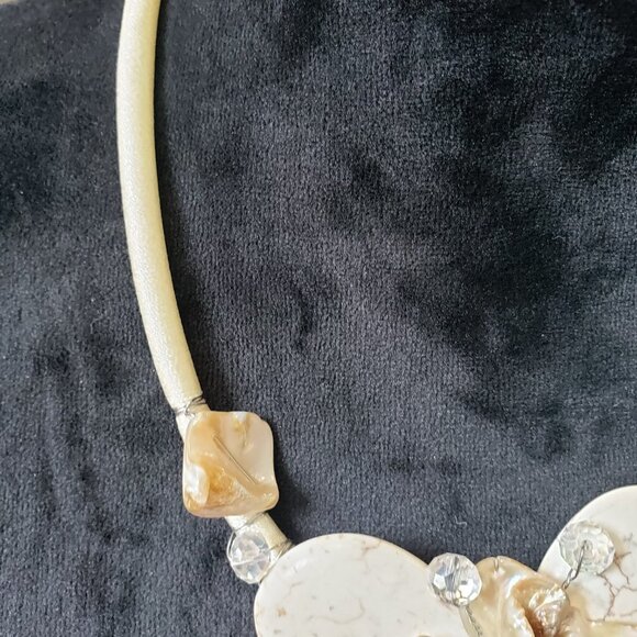 Women's Tan Marbled Style Pearl Flower Round Beaded Necklace - Picture 4 of 7